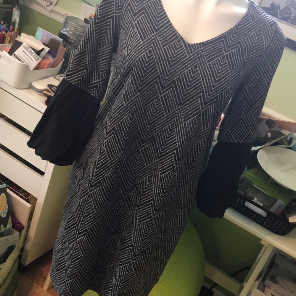 MATERNITY dress with bubble sleeves